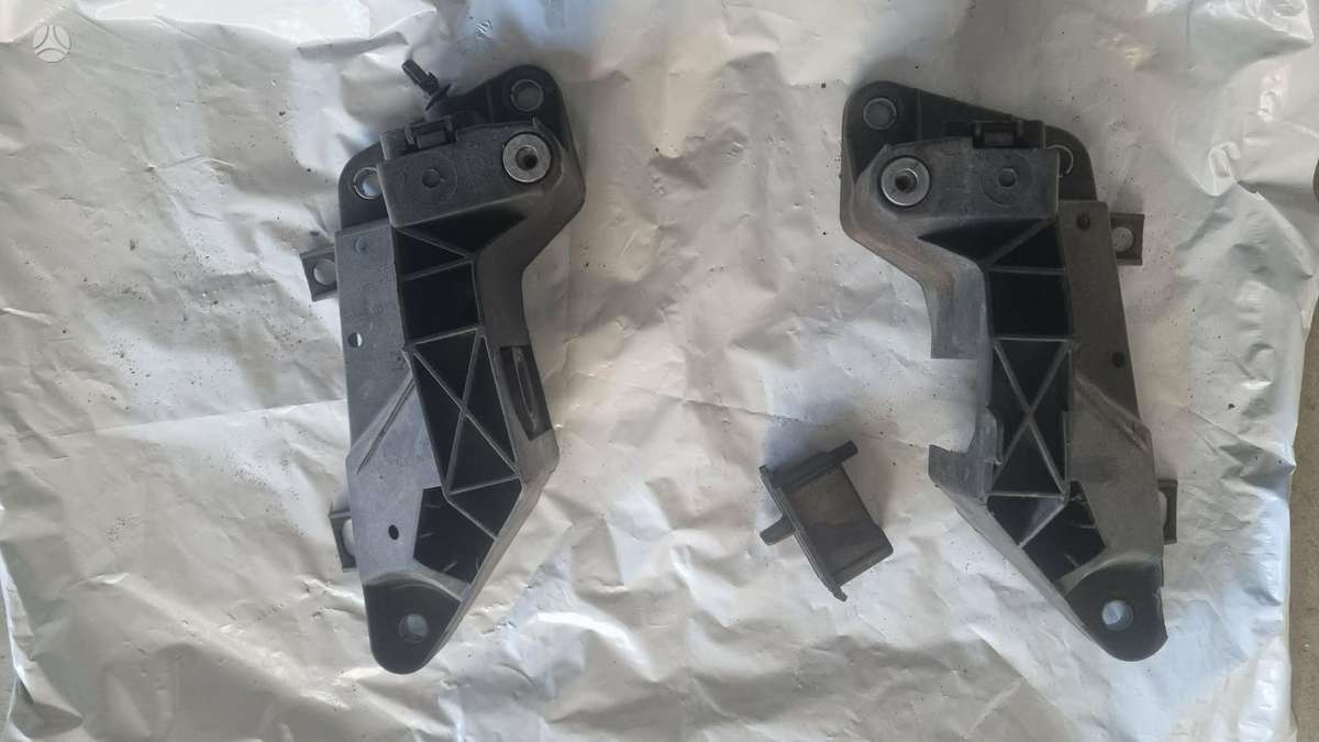 Chrysler Pacifica bumpers, lights