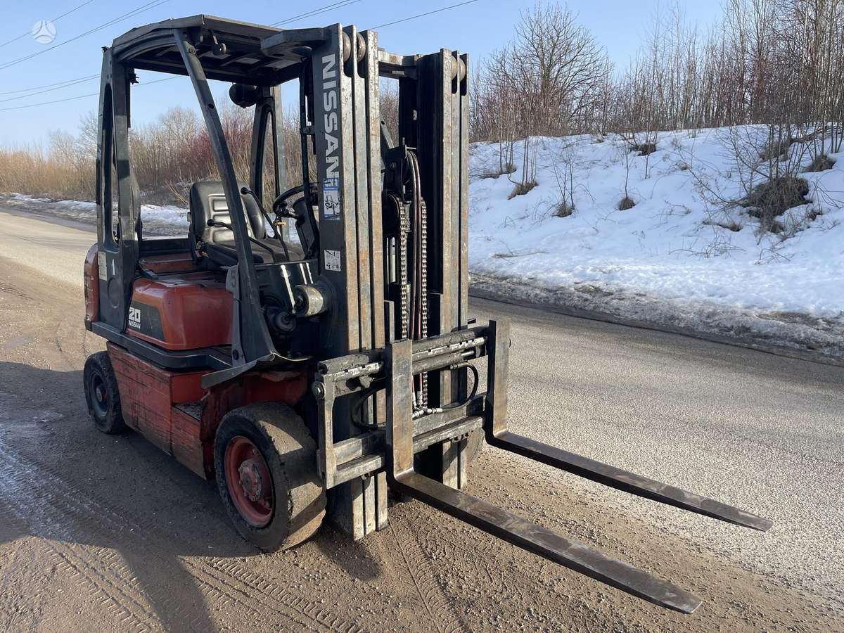 Nissan FD02A200, šakiniai krautuvai