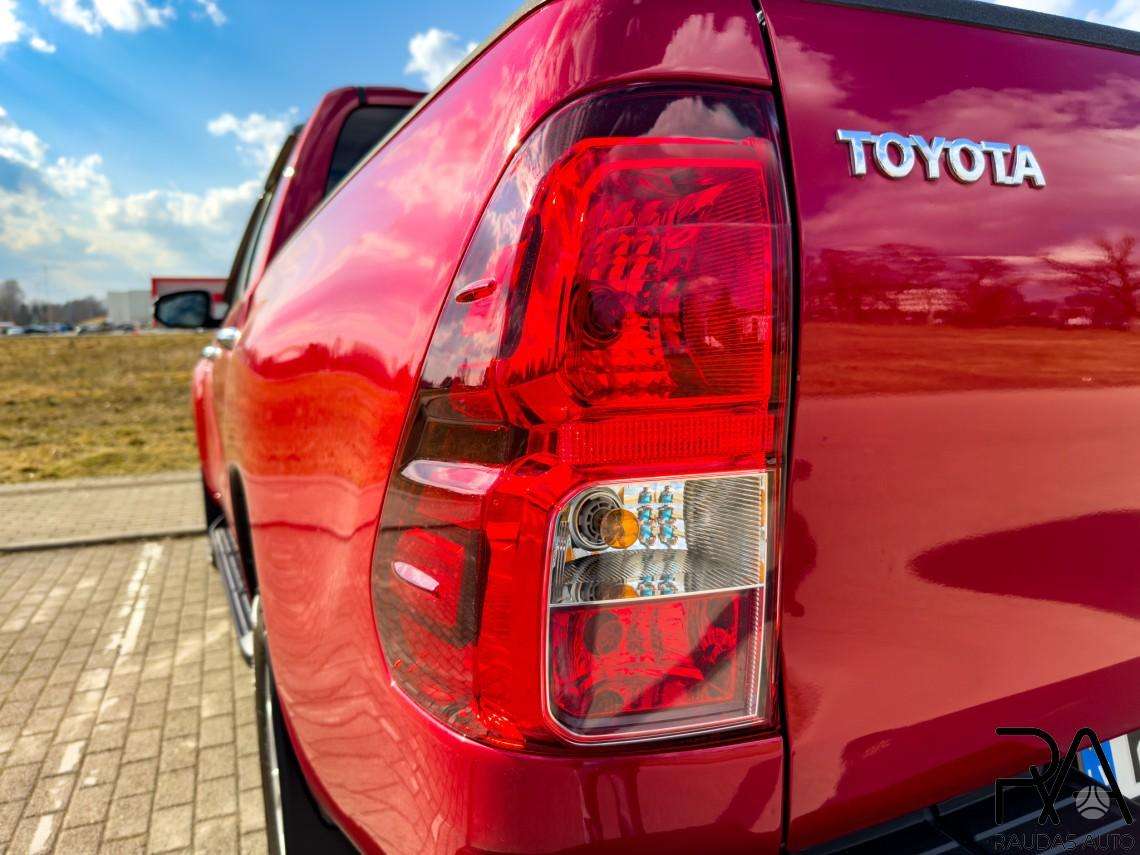 Toyota Hilux, 2.4 l., Пикап