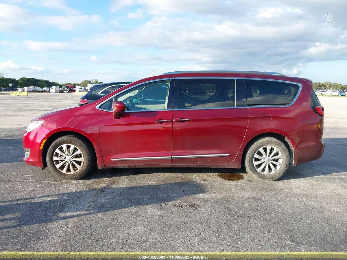 Chrysler Pacifica rezerves daļās