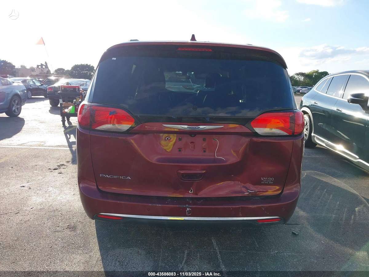 Chrysler Pacifica dalimis