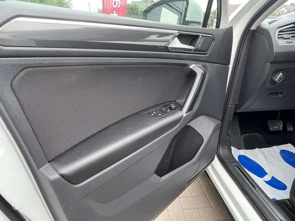 Volkswagen Tiguan - 11