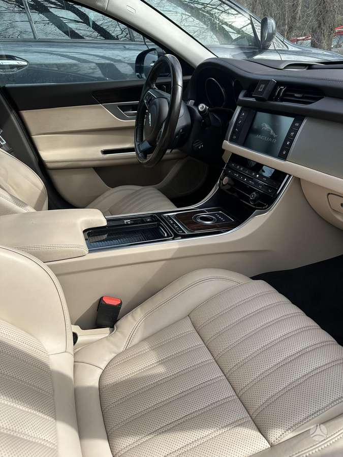 Jaguar XF, 3.0 l., Седан