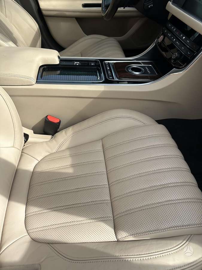 Jaguar XF, 3.0 l., Седан