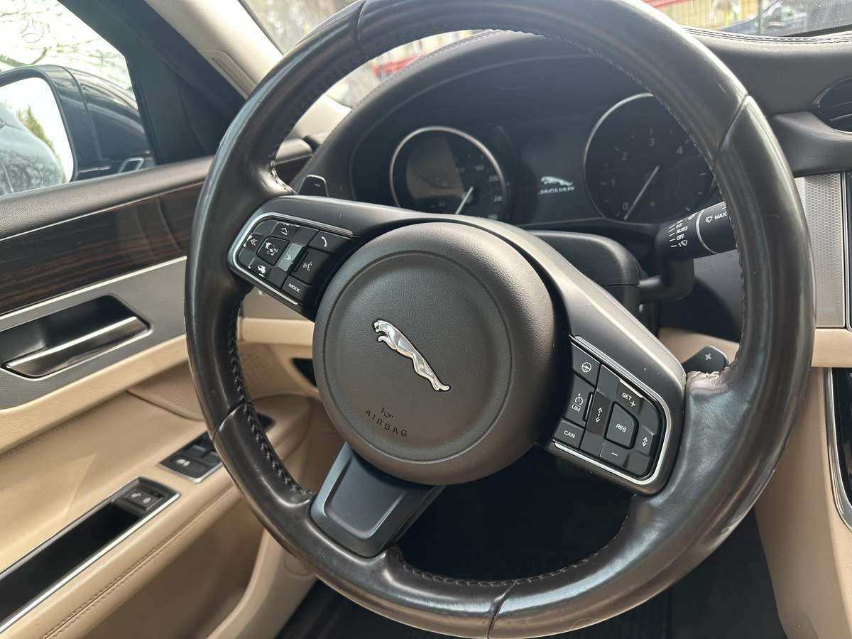 Jaguar XF, 3.0 l., Седан