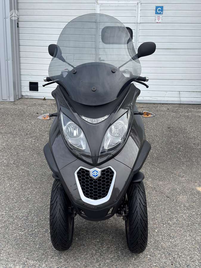 Piaggio MP3 300cc, trikes