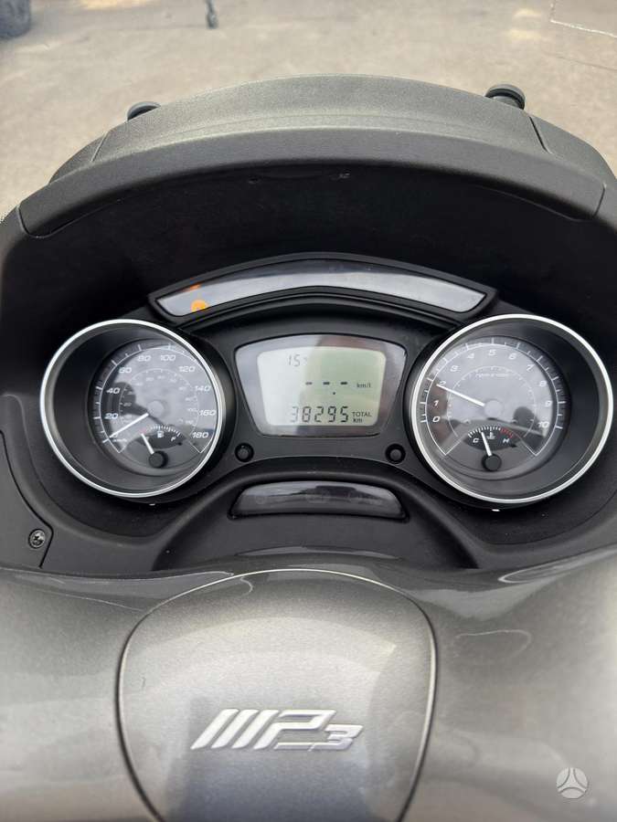 Piaggio MP3 300cc, trikes
