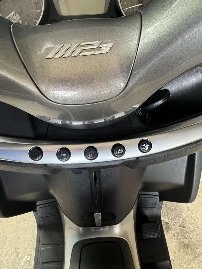 Piaggio MP3 300cc, trikes