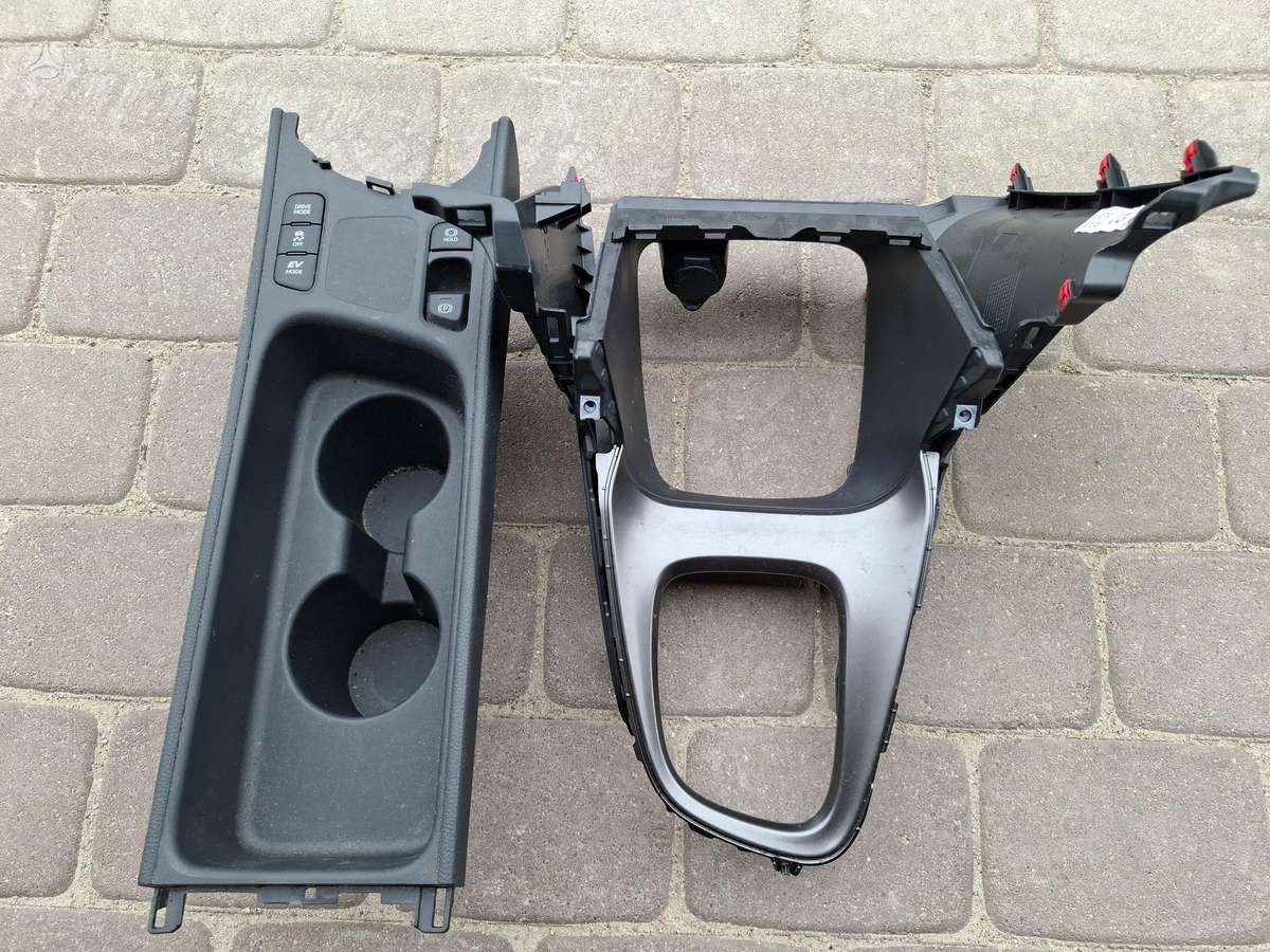 Toyota Yaris Cross kėbulo dalys