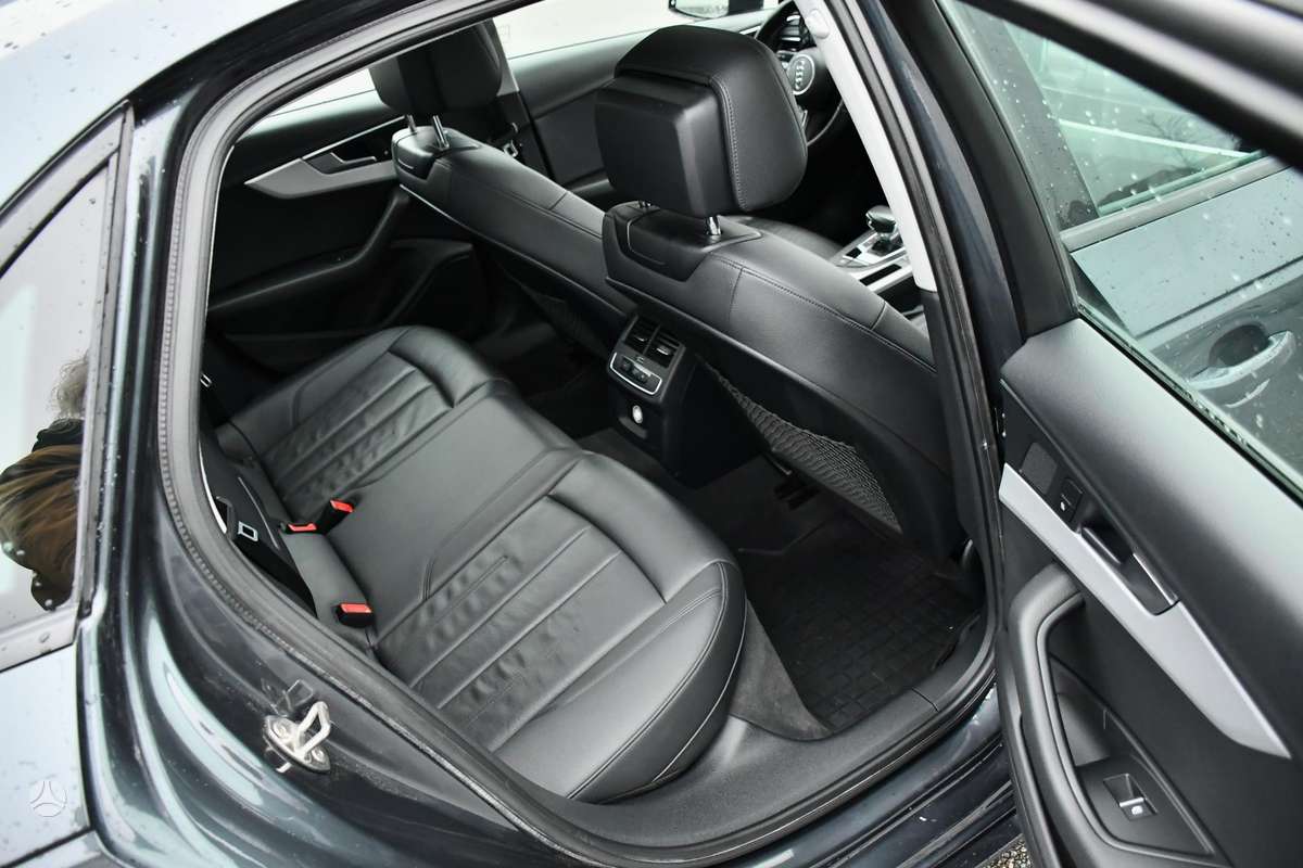 Audi A4, 2.0 l., saloon / sedan