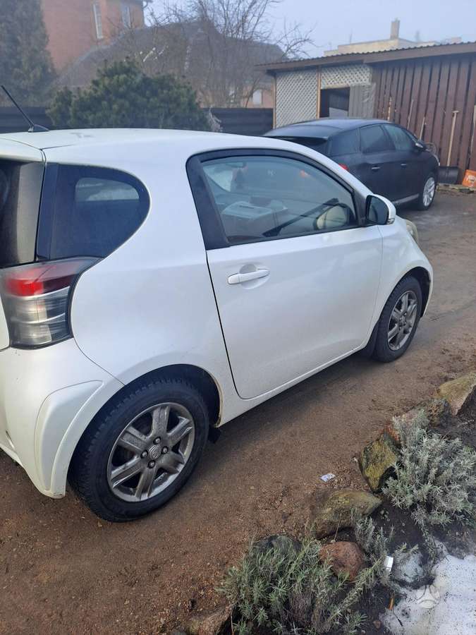 Toyota iQ, 1.0 l., hatchback