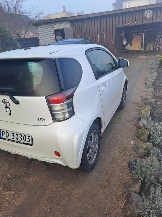Toyota iQ, 1.0 l., hatchback