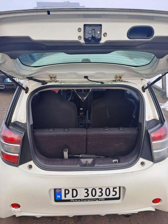 Toyota iQ, 1.0 l., hatchback