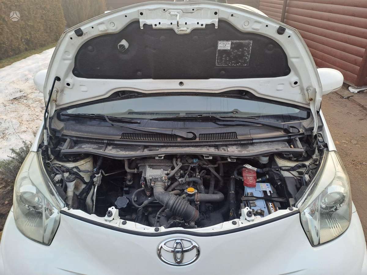 Toyota iQ, 1.0 l., hatchback