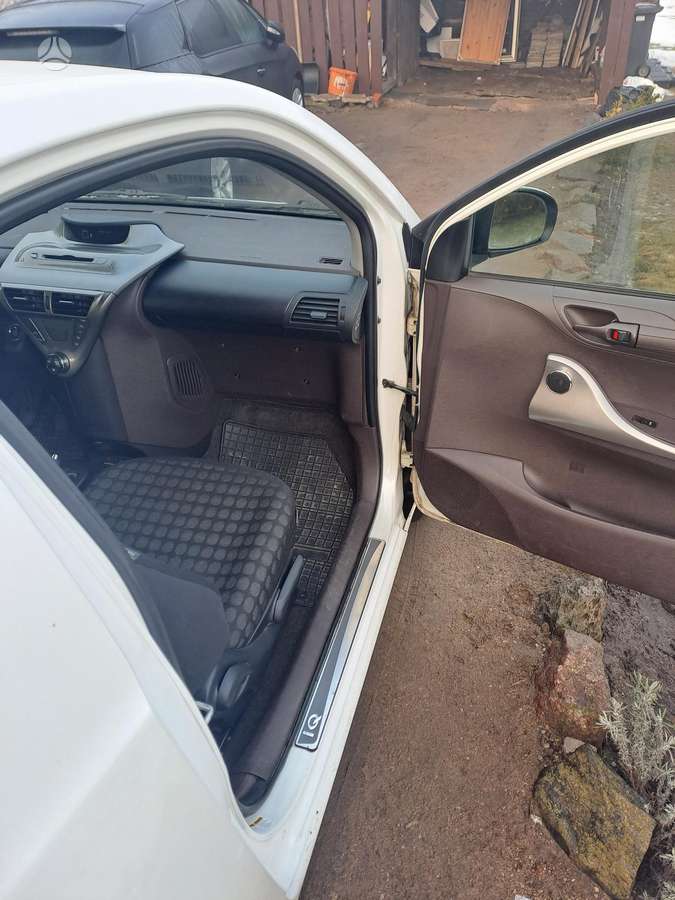 Toyota iQ, 1.0 l., hatchback