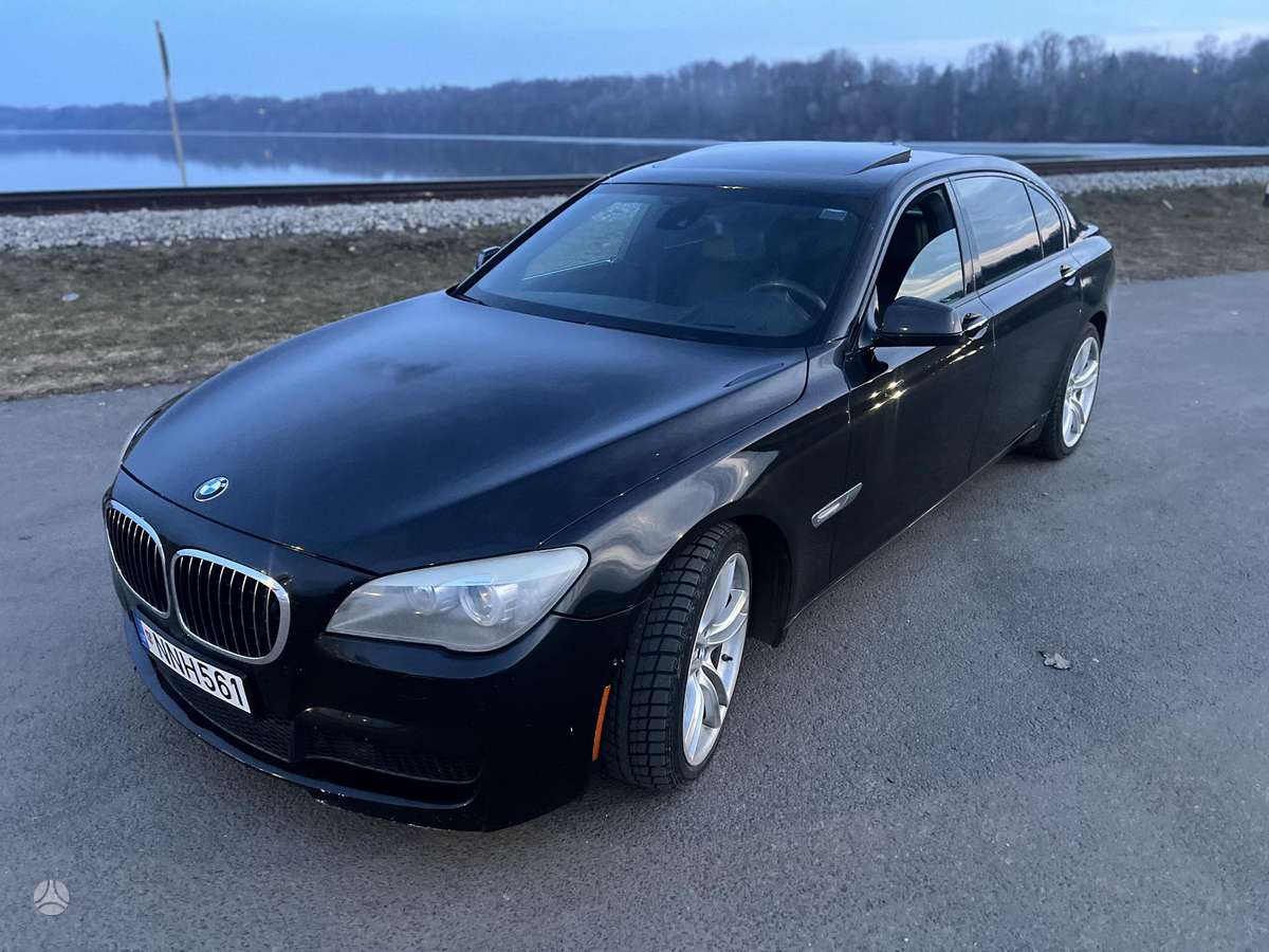 BMW 750, 4.4 l., Седан