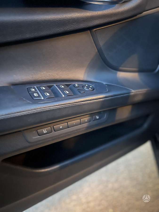 BMW 750, 4.4 l., Седан