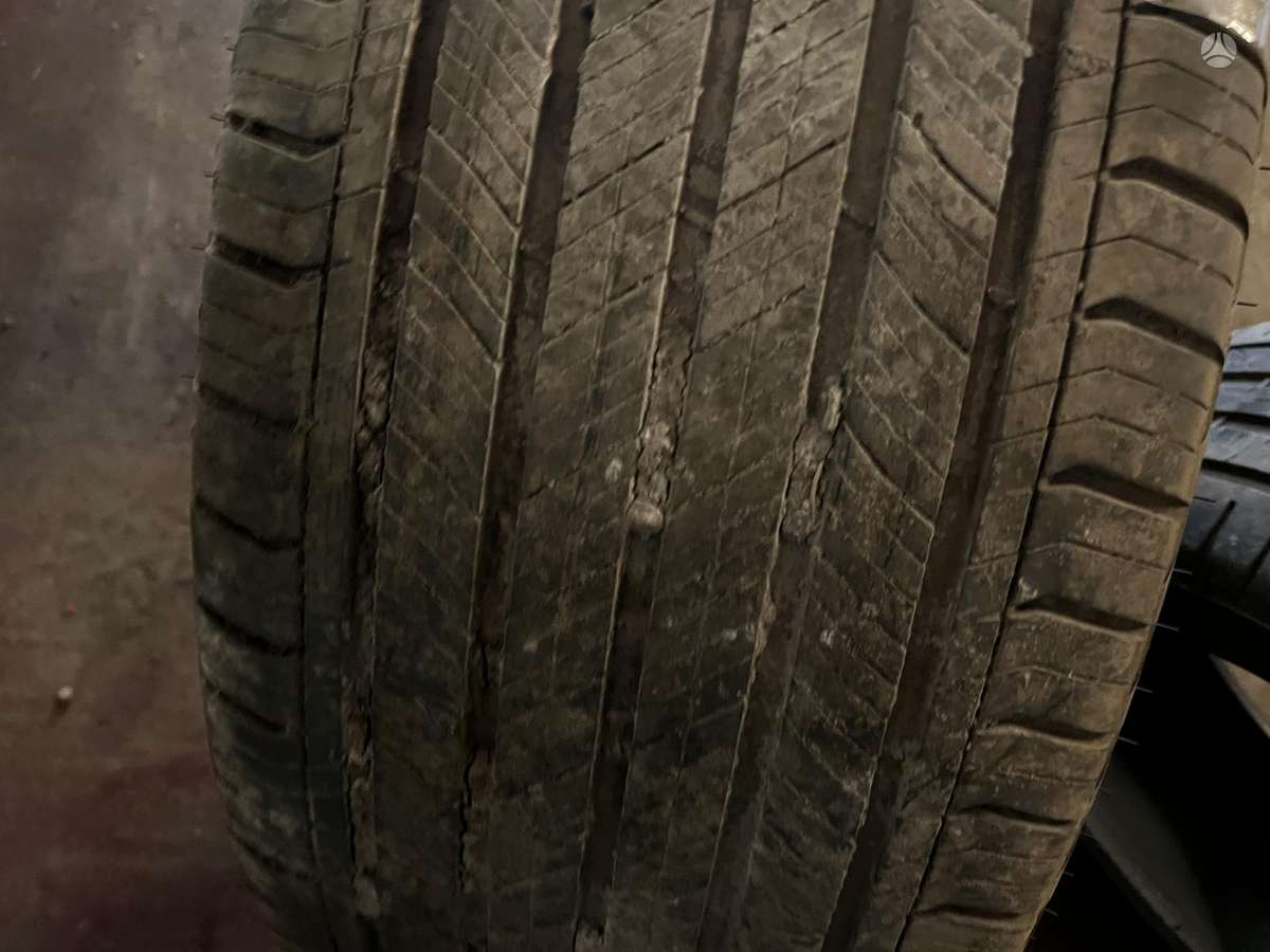 Michelin, all-season 285/45 R22