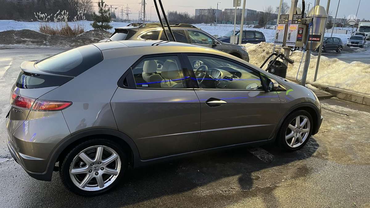 Honda Civic, 1.8 l., hatchback