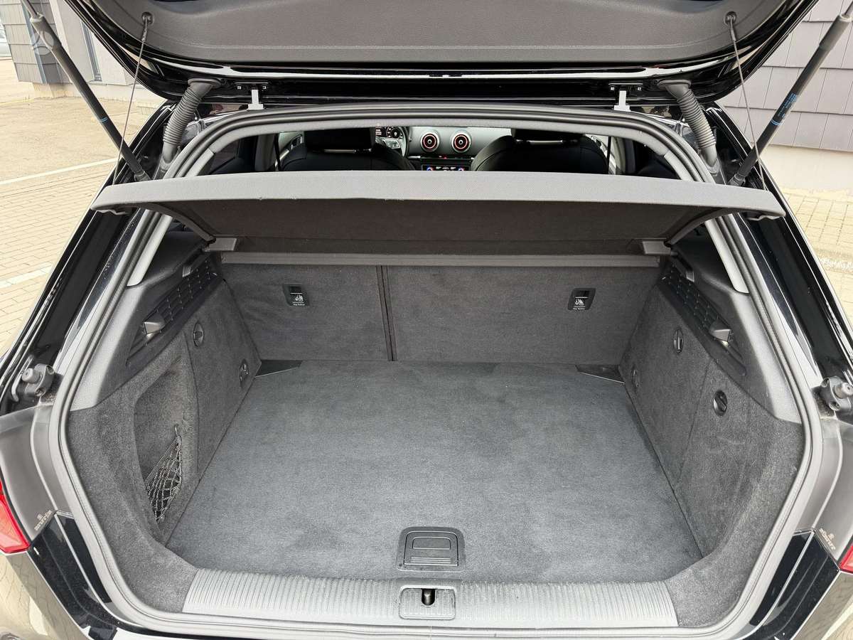 Audi A3, 1.6 l., hatchback