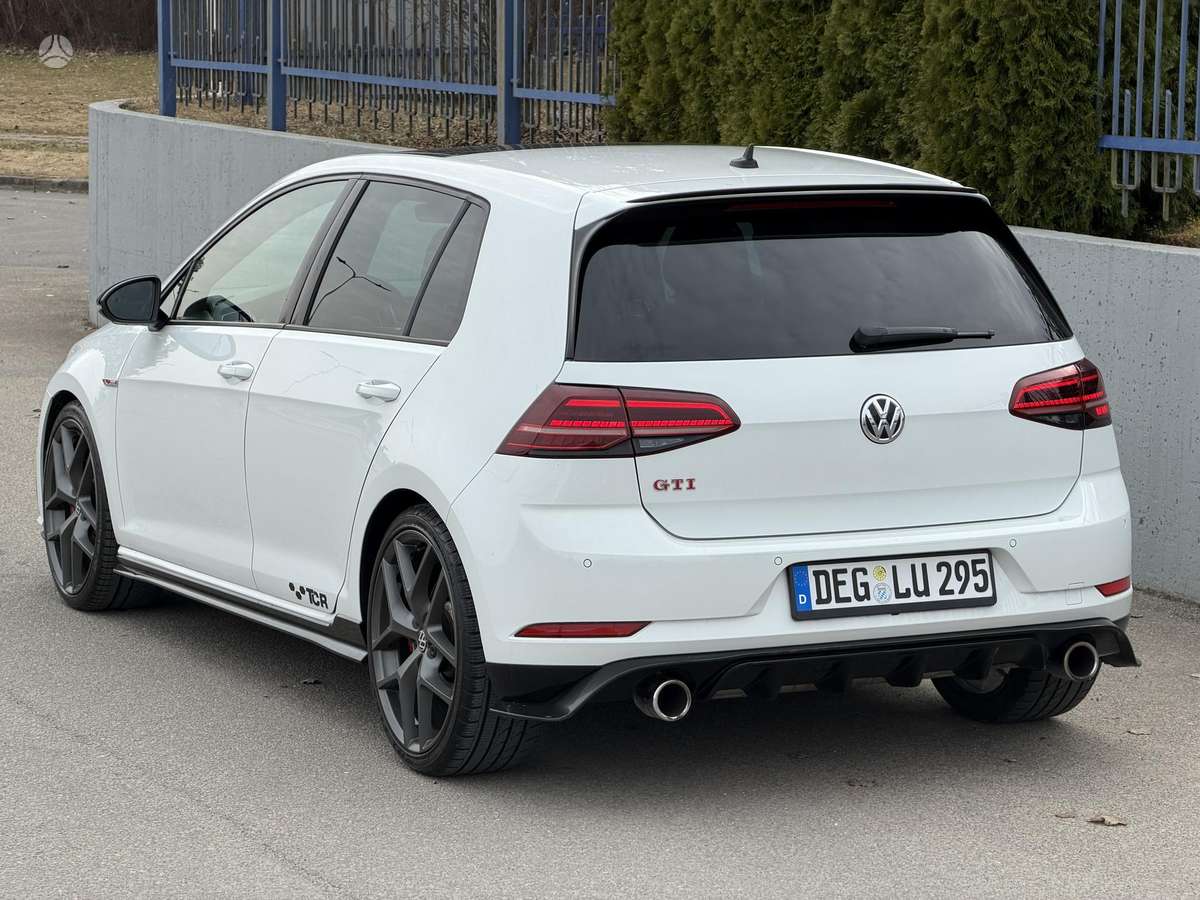Volkswagen Golf - 2