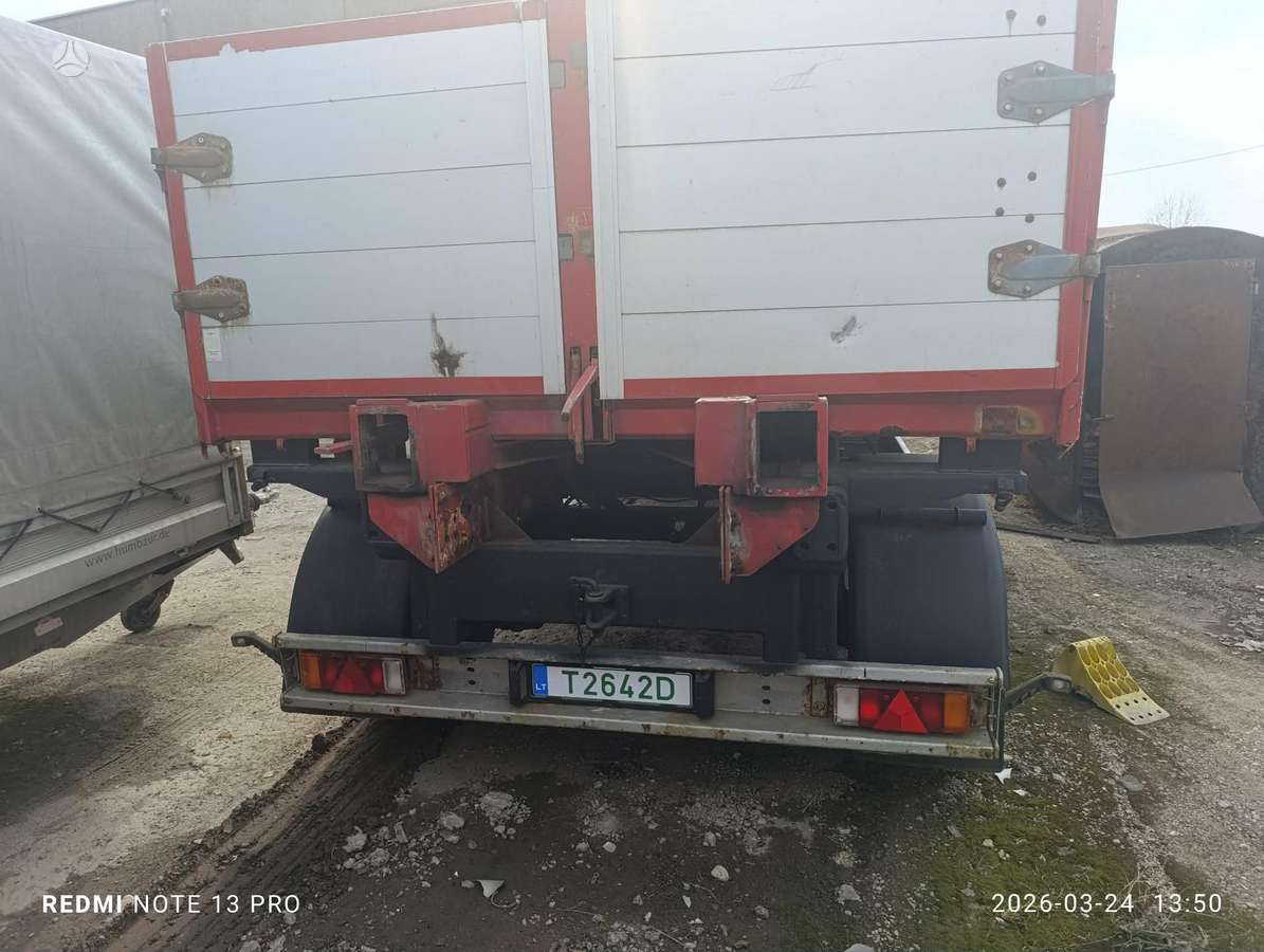Schmitz WF18, bortinės
