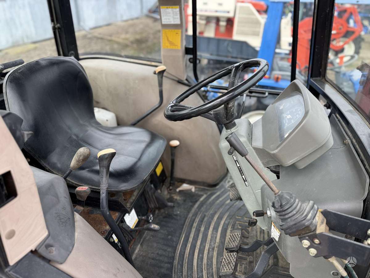 Yanmar EF-555, traktori