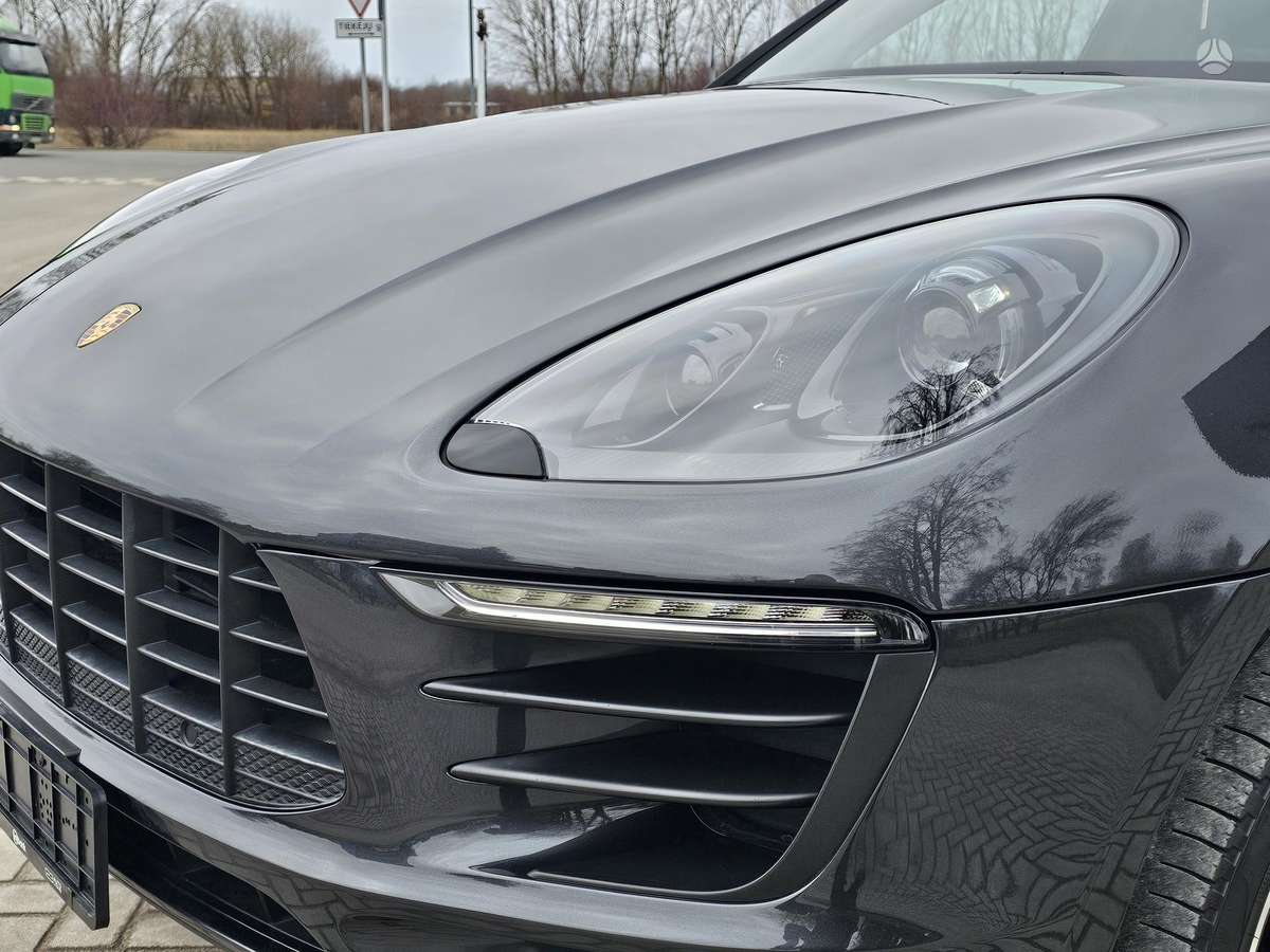 Porsche Macan, 2.0 l., off-road / crossover