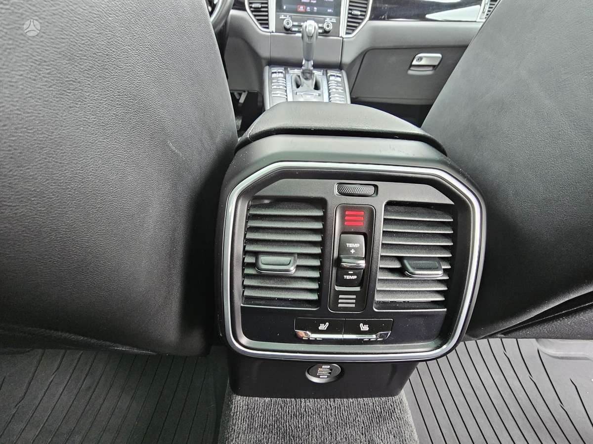 Porsche Macan, 2.0 l., off-road / crossover