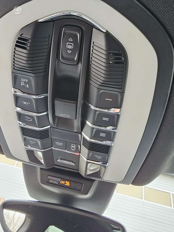 Porsche Macan, 2.0 l., off-road / crossover