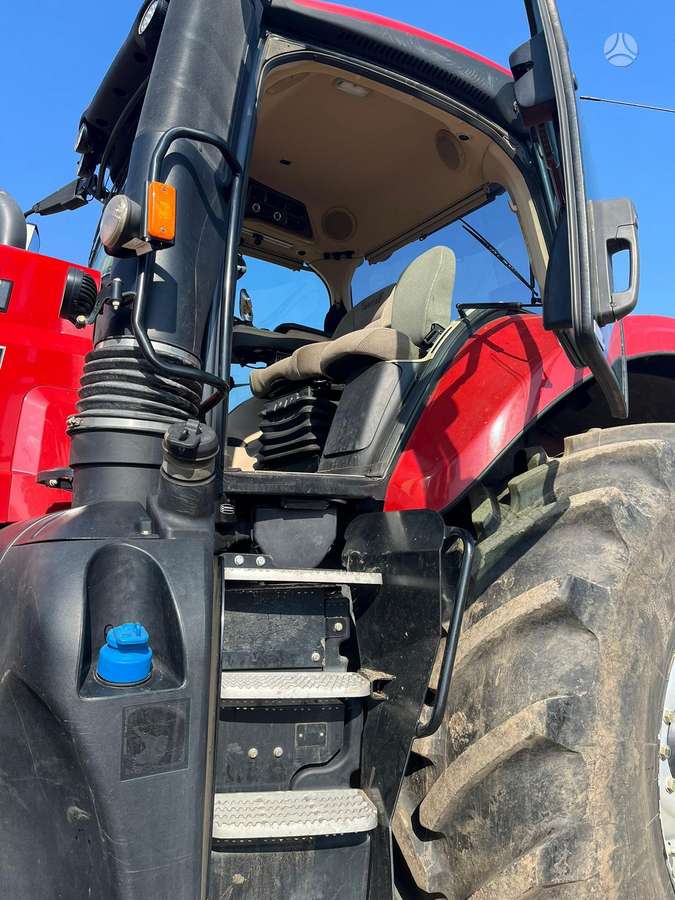 Case-IH Magnum 280, tractors
