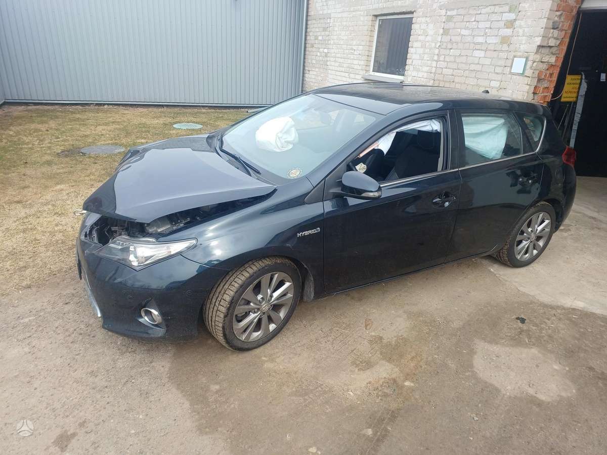 Toyota Auris kėbulo dalys