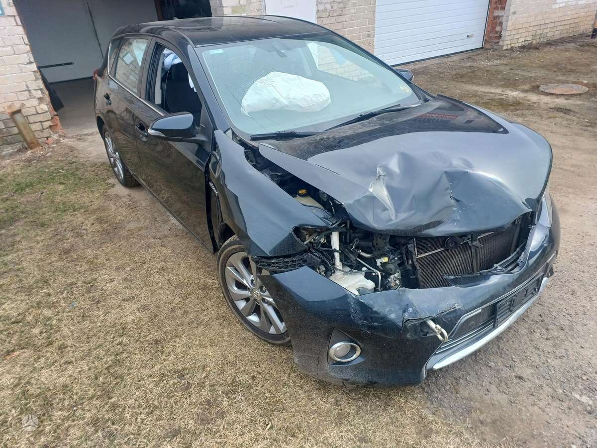 Toyota Auris детали кузова