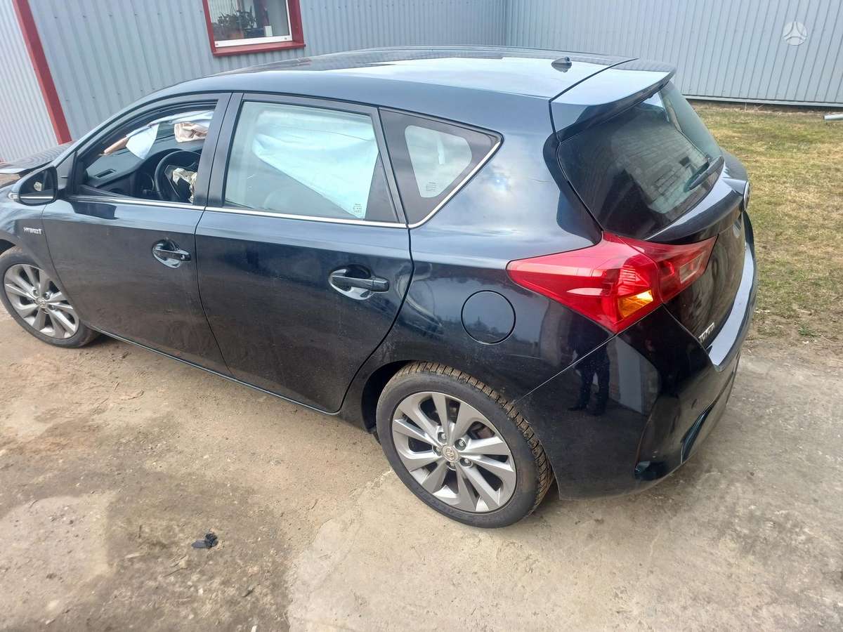 Toyota Auris kėbulo dalys
