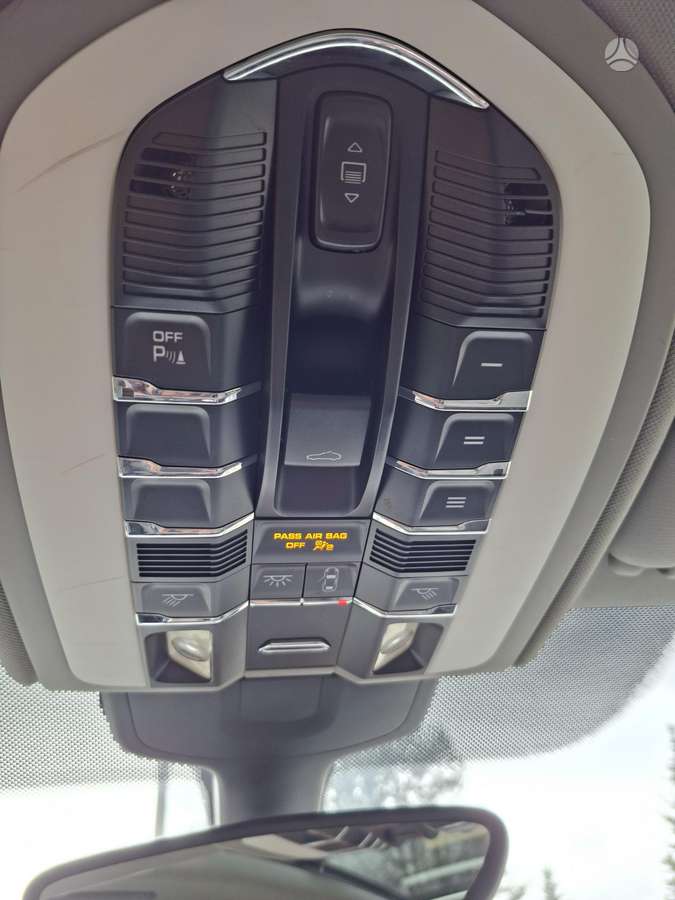 Porsche Cayenne - 10