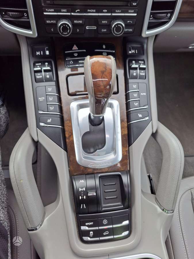 Porsche Cayenne - 9