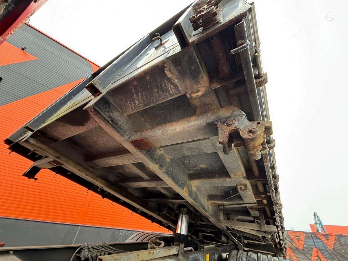 Scania P 94 4x2, dumpers with crane