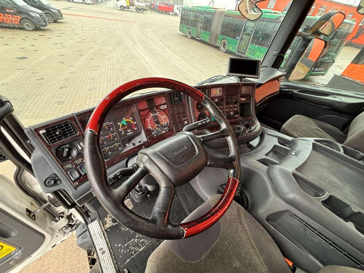 Scania P 94 4x2, самосвалы с краном