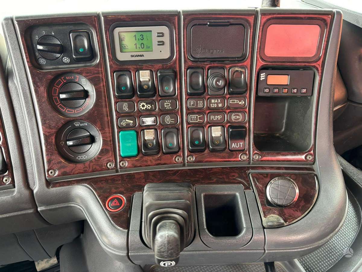 Scania P 94 4x2, самосвалы с краном