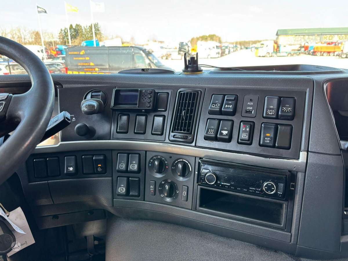 Volvo FM 410 6x2*4, с краном