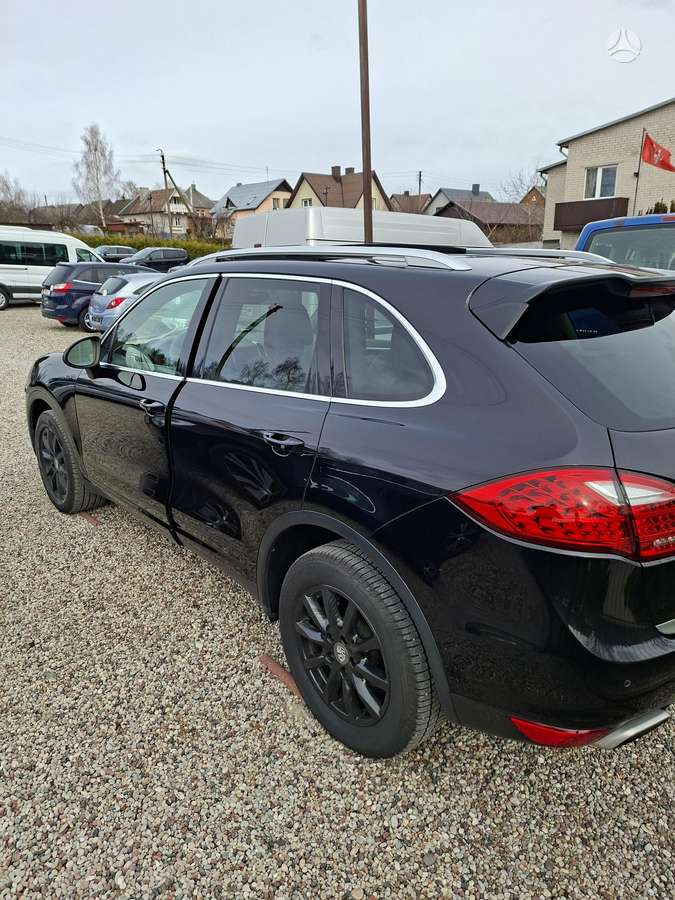 Porsche Cayenne - 4