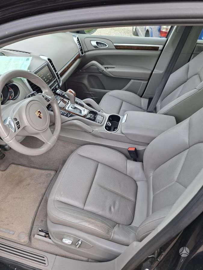 Porsche Cayenne - 6