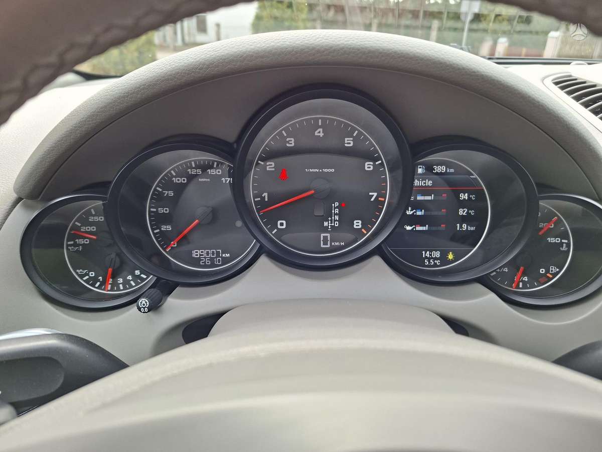Porsche Cayenne - 12