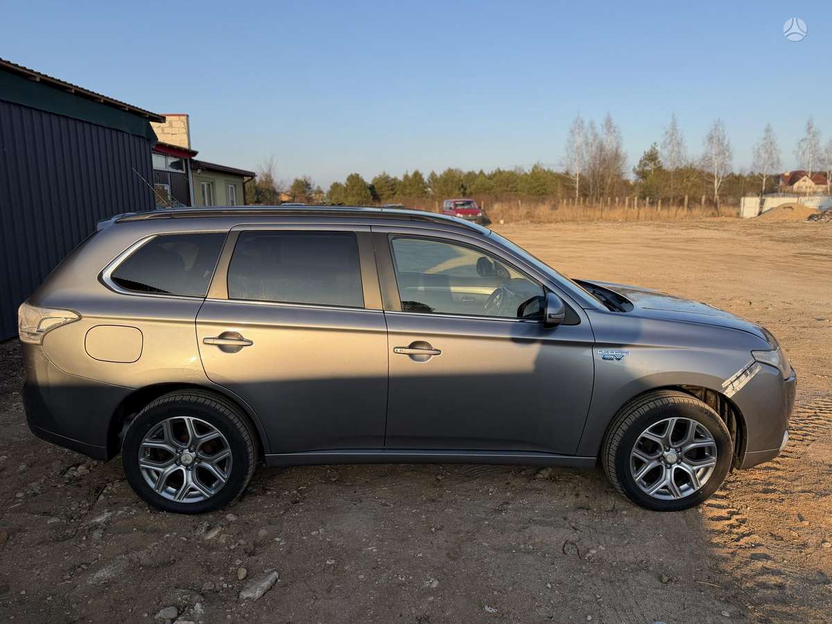 Mitsubishi Outlander dalimis. Outlander phev dalimis
