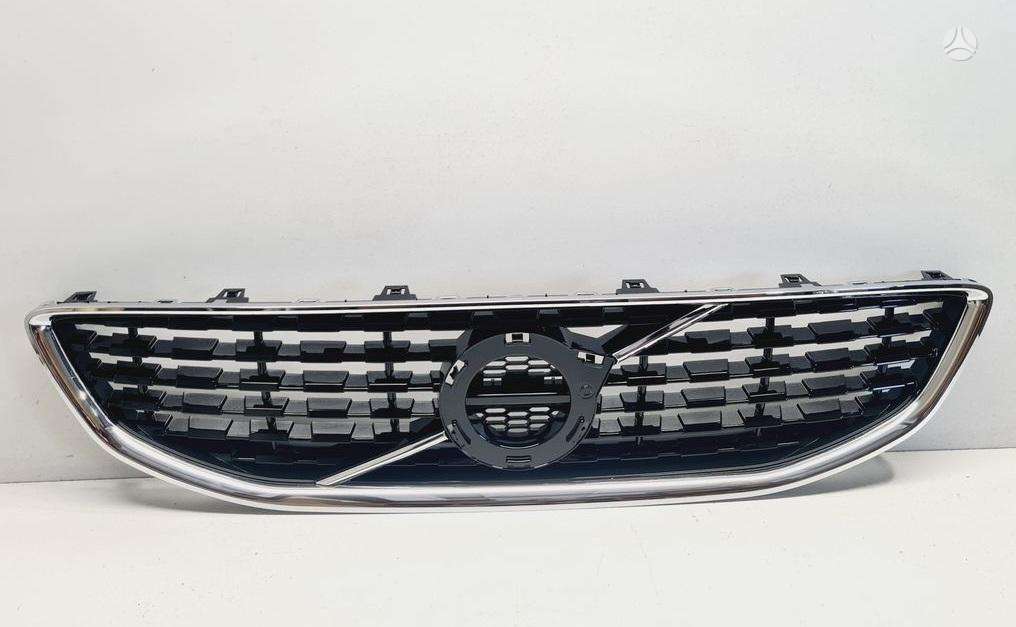 Volvo V40 front grill