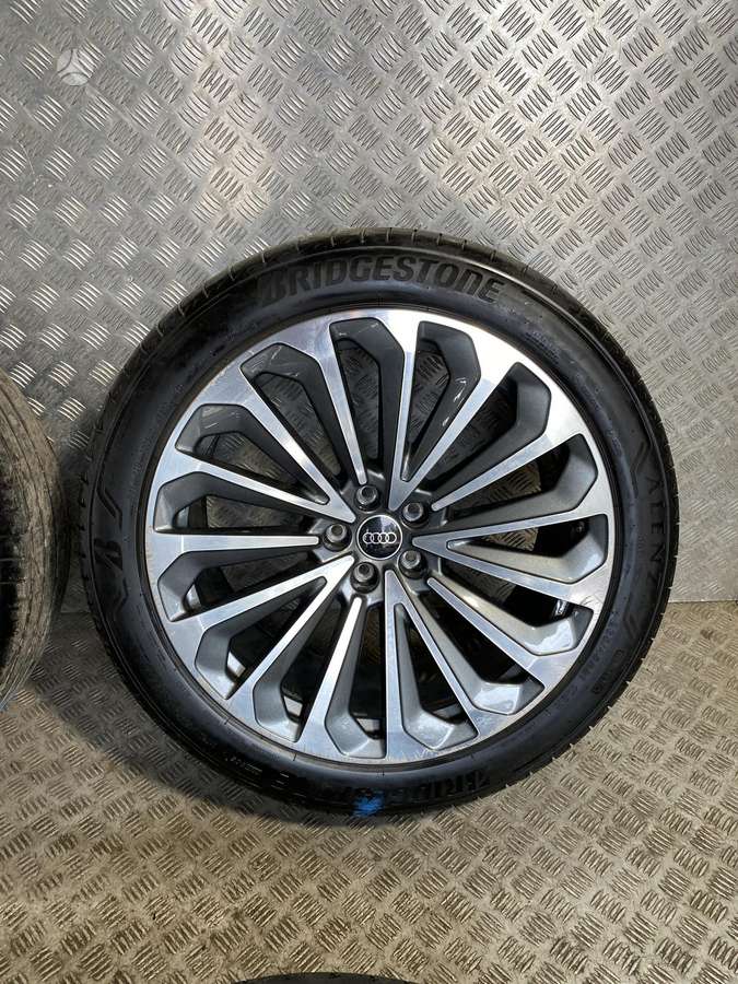 Audi Q8 e-tron, lengvojo lydinio, R21