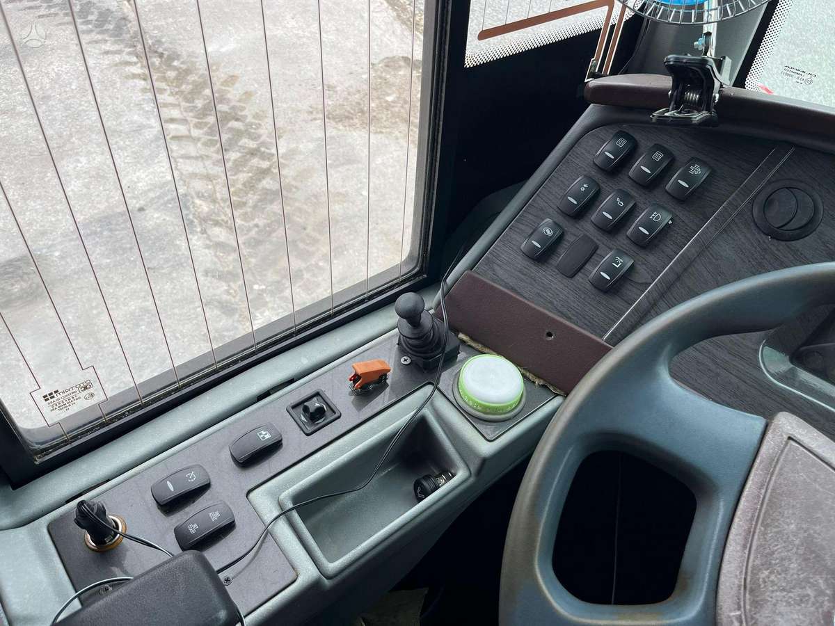 Isuzu Visigo 4x2, intercity / suburban