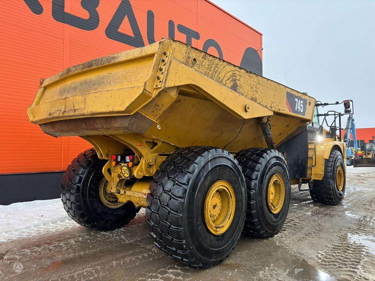Caterpillar 745 6x6, самосвалы