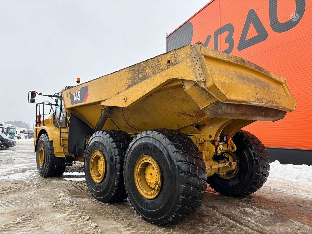 Caterpillar 745 6x6, самосвалы