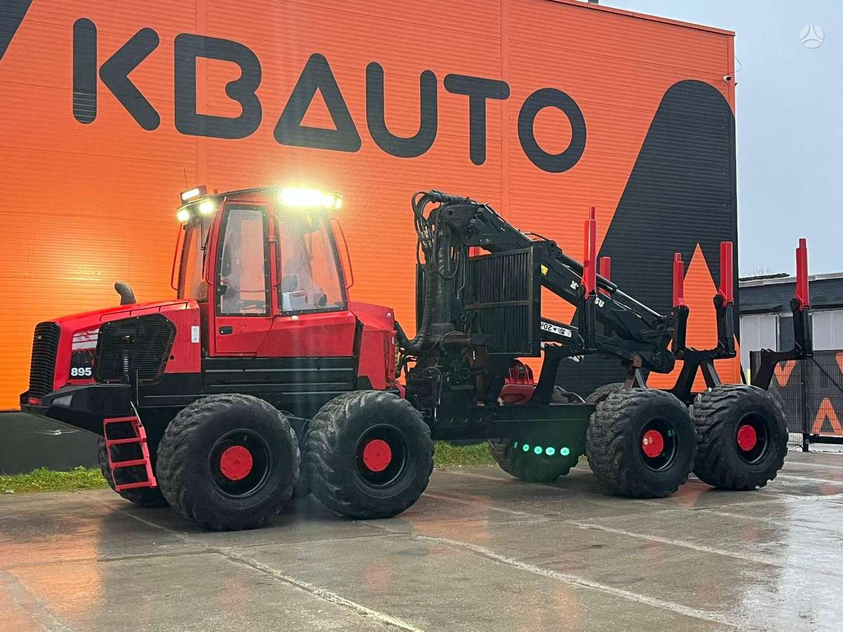 Komatsu 895 8x8, forwarders